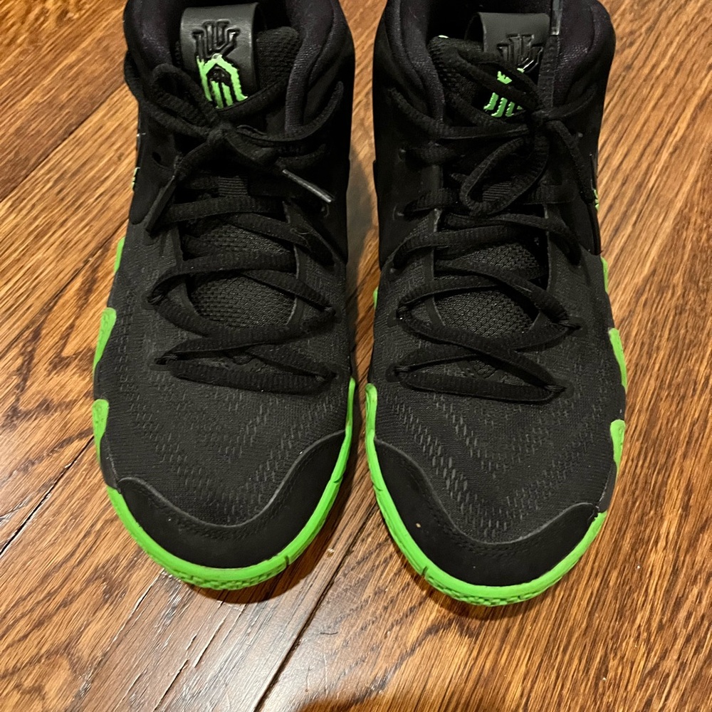 Nike Kids Black and Neon Green Sneakers